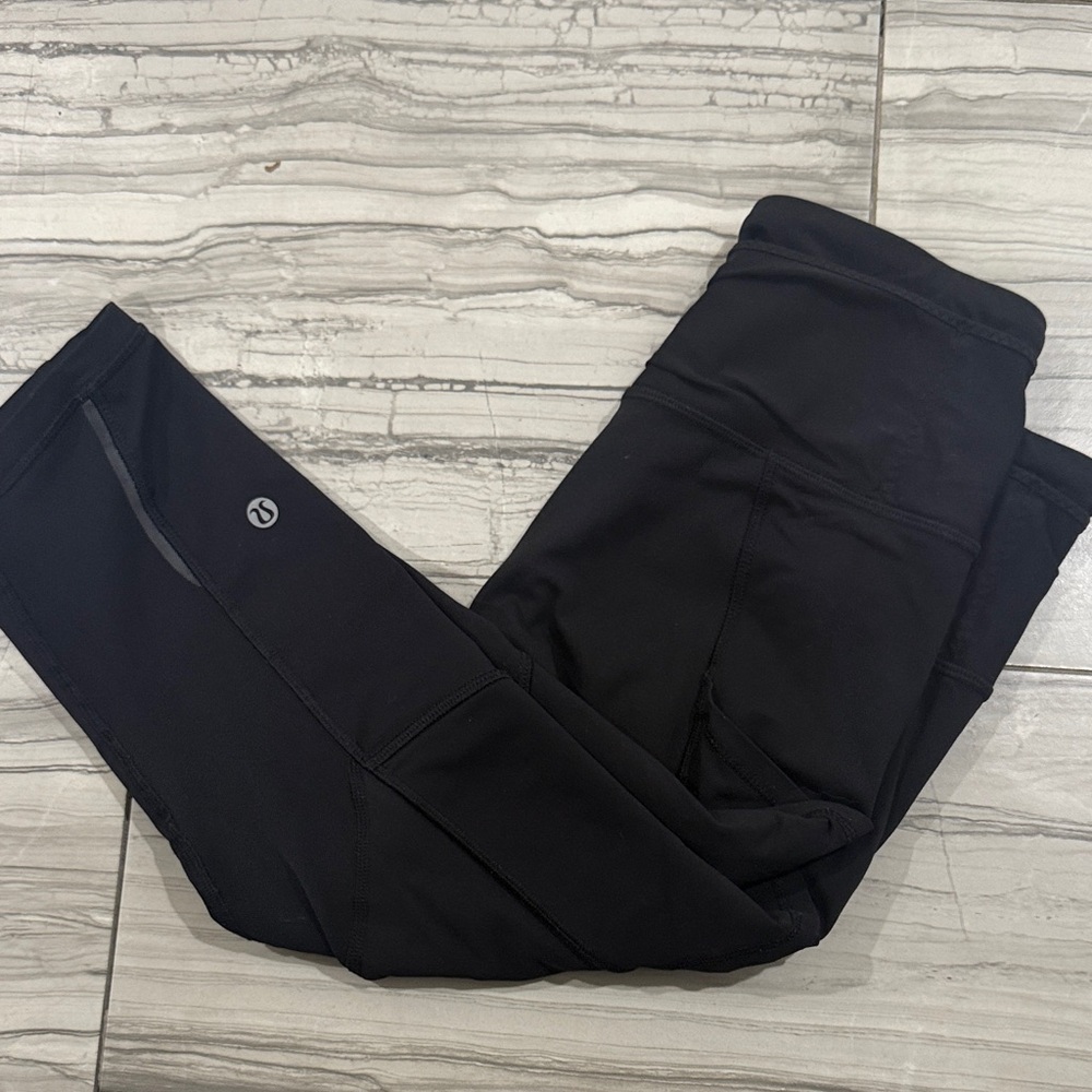 Lululemon Black Leggings with Logo cropped